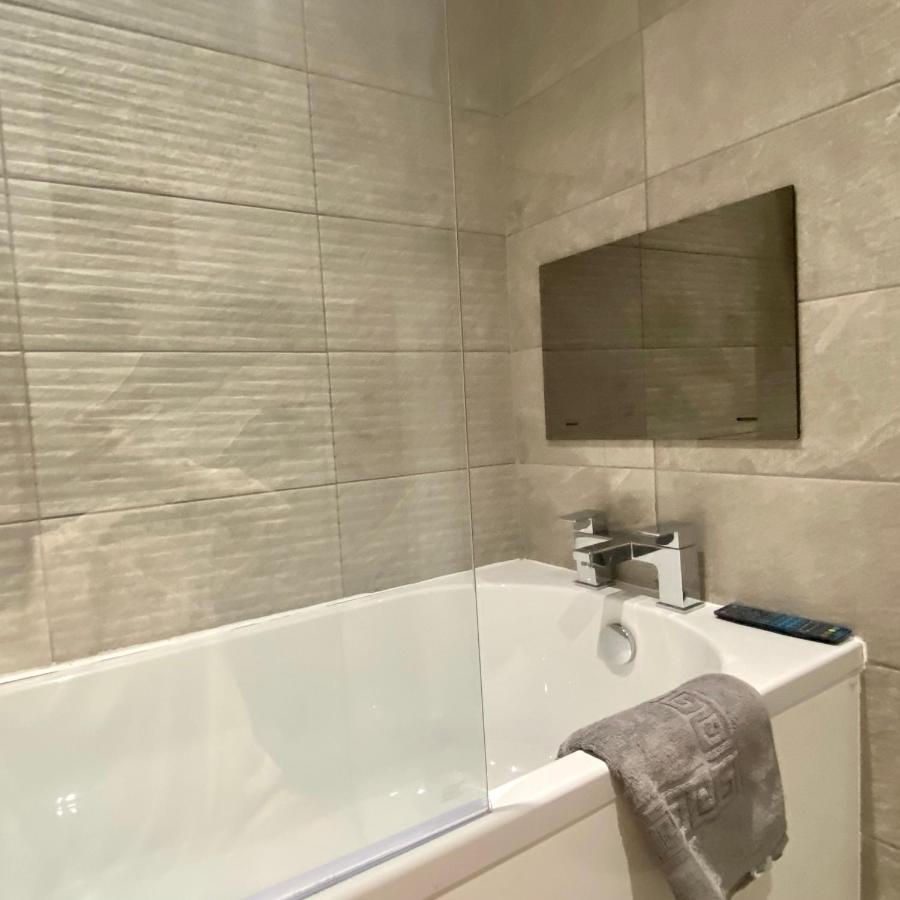 Modern 2 Bed Apartment/Free Parking/Near City/Self-Check In Handsworth Exterior foto